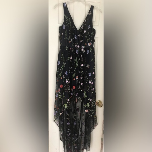 Women dress - Picture 1 of 6